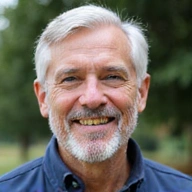 Ritratto di un anziano signore attivo